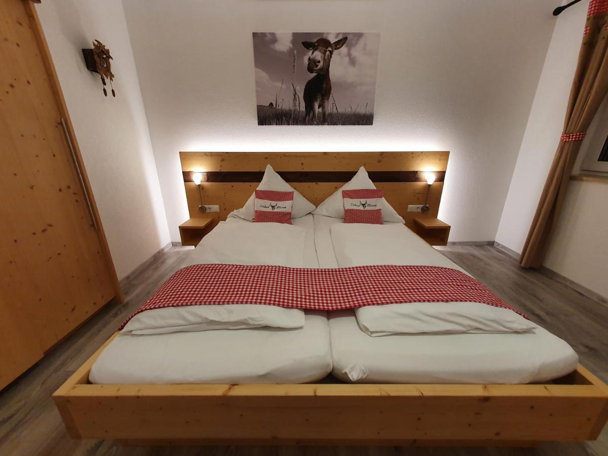Gasthaus Zum Hirschen Furtwangen Buitenkant foto