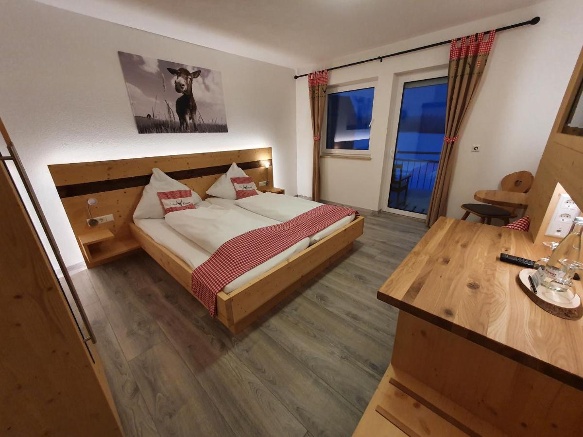 Gasthaus Zum Hirschen Furtwangen Buitenkant foto