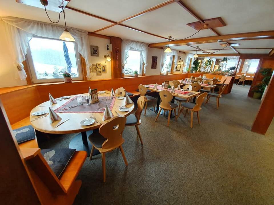 Gasthaus Zum Hirschen Furtwangen Buitenkant foto