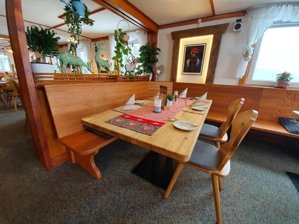 Gasthaus Zum Hirschen Furtwangen Buitenkant foto