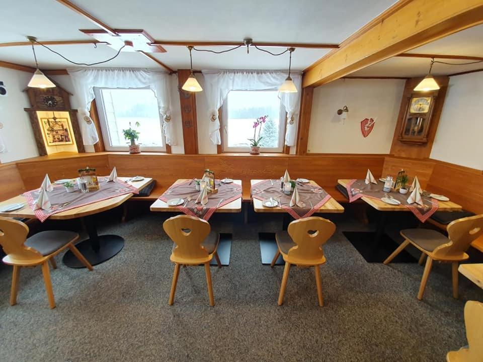 Gasthaus Zum Hirschen Furtwangen Buitenkant foto